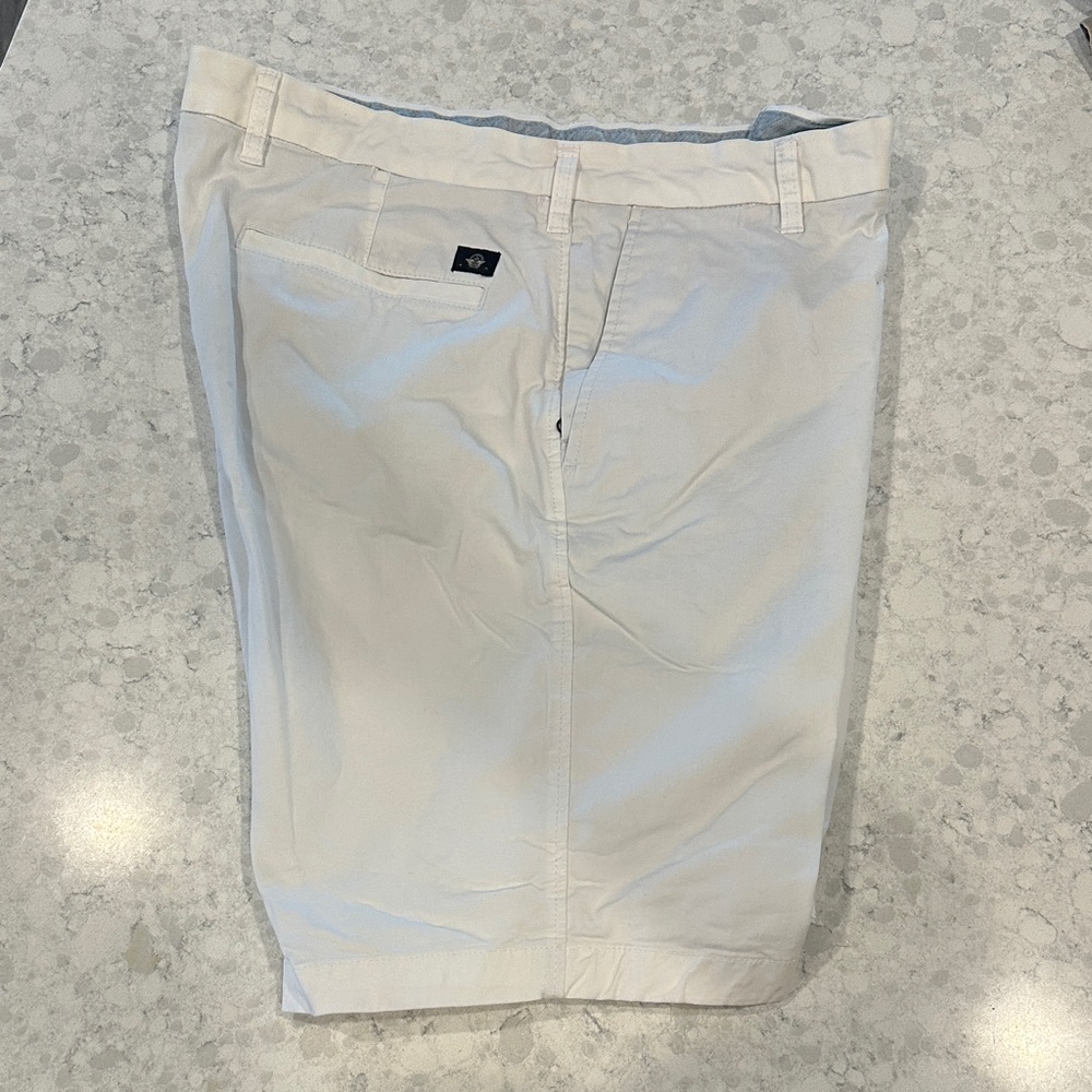 Dockers Men's Cream Flat Front Shorts